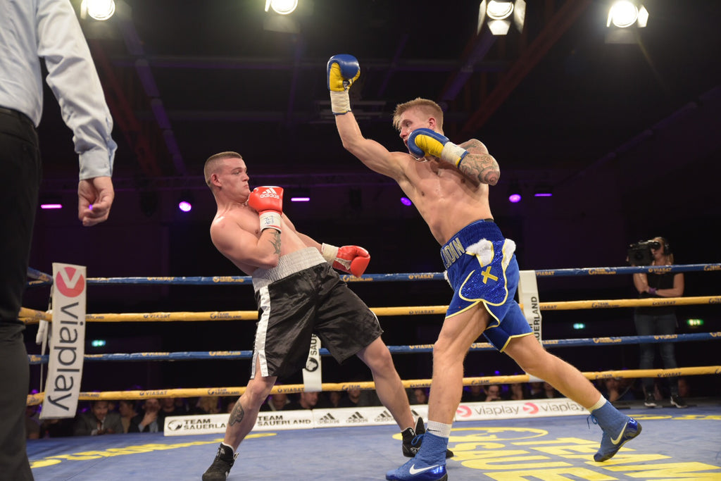 Oliver Flodin klar för match på World Boxing Super Series