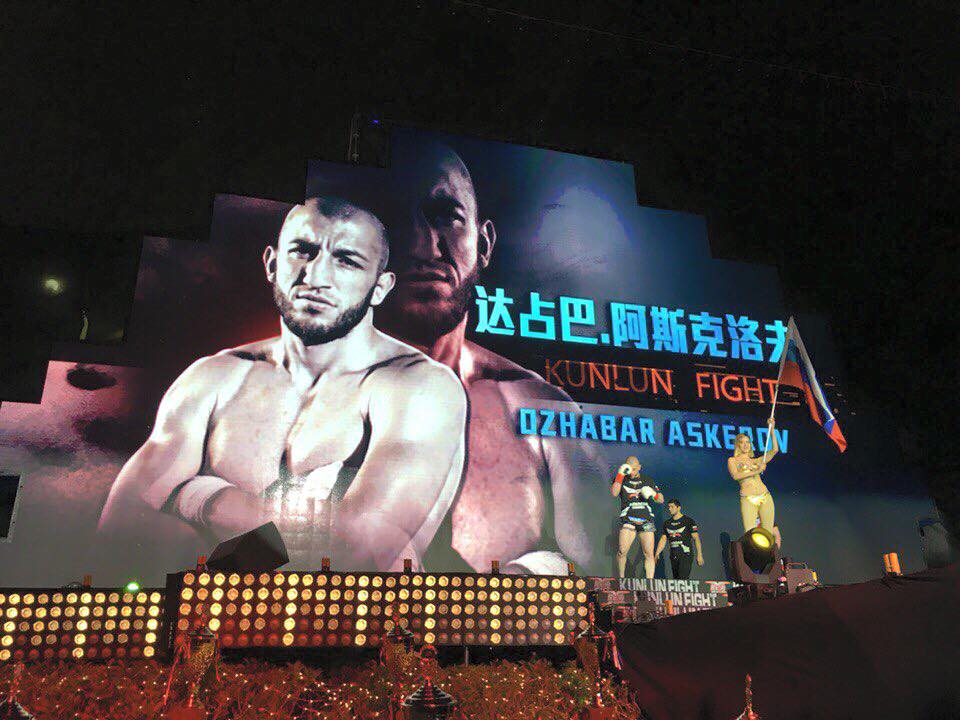 【Fight-video】 Se när Dhzabar Askerov knockar Aikpracha Meenayothin