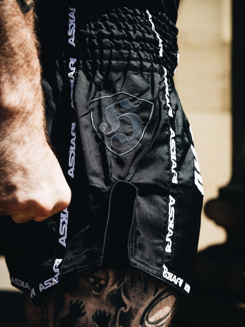 ORIGINAL HOOLIGAN MUAY THAI SHORTS 𝕳